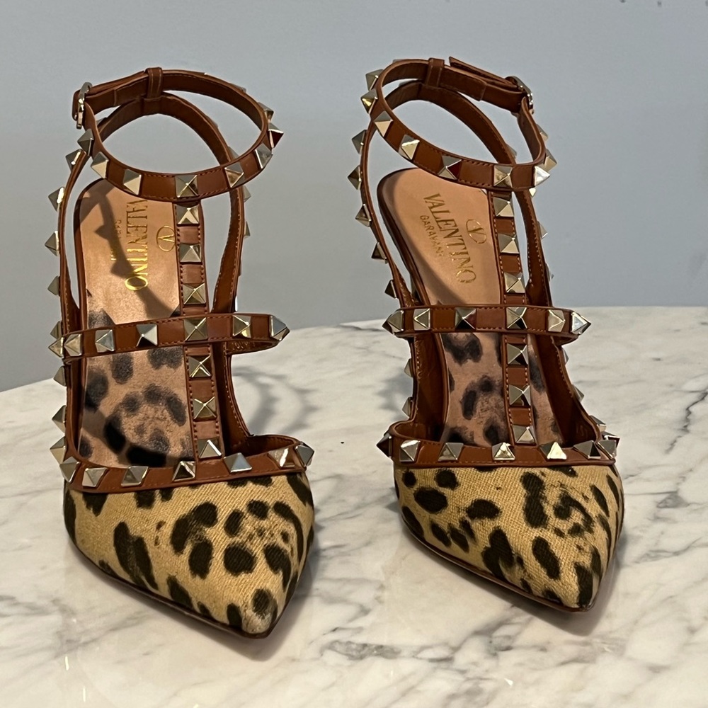 NWT - Valentino Garavani Leopard heels